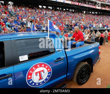 The Rangers are going to retire Pudge Rodriguez's number on August 12 - NBC  Sports