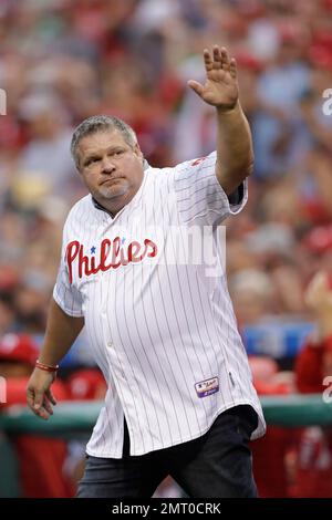 Philadelphia Phillies' John Kruk waves to the crowd before a