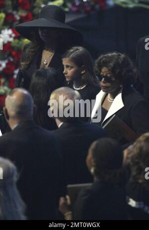 Michael Jackson's Memorial Service drew thousands of fans, mourners and loved ones and was two hours of speeches and songs held at the Staples Center.  Family and friends gathered onstage to speak and sing.  Family members included mother Katherine and father Joe, brothers Marlon, Jermaine and Tito, sisters Janet and Latoya, and Michael's children Prince Michael Jr., daughter, Paris Michael Katherine, and son Prince Michael II.  Amongst those that spoke and performed included Mariah Carey and Trey Lorenz, Queen Latifah,  John Mayer, Lionel Richie, Kobe Bryant, Magic Johnson, Stevie Wonder, Mic Stock Photo