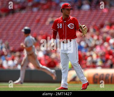 Photo: Cincinnati Reds Wil Myers Bobbles Ball But Recovers - PIT2023042322  