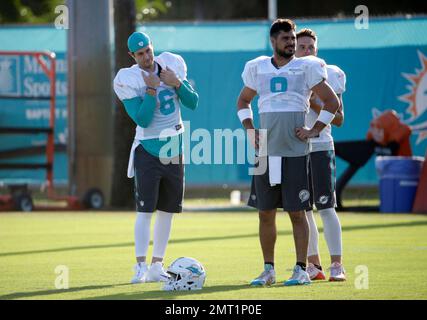 Miami Dolphins' Jay Cutler (right) is sacked for a loss by New Orleans  Saints' Cameron Jordan (94) during the NFL International Series match at  Wembley Stadium, London Stock Photo - Alamy