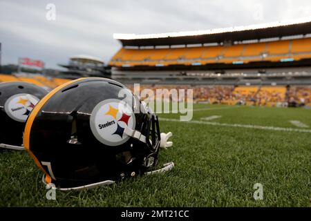 Pittsburgh Steelers helmets on the field at their NFL football training camp  in Latrobe, Pa., Saturday, Aug. 1, 2009. (AP Photo/Keith Srakocic Stock  Photo - Alamy