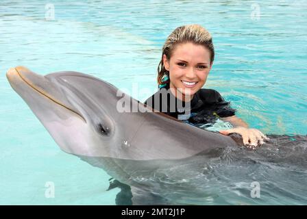 Exclusive!!  Miss Oklahoma Lindsey Jo Harrington at Dolphin Cay at Atlantis, Paradise Island in the Bahamas 06/13/08. Stock Photo