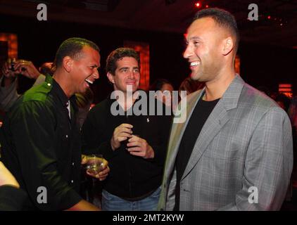 Derek Jeter and Michael Jordan joke around at the 5th hole during Jeter's  Turn 2 Foundation Celebrity golf tounament in Tampa on Monday. 1/16/06  Stock Photo - Alamy