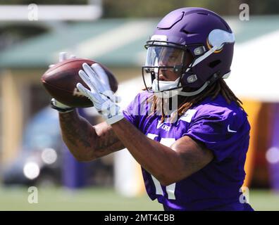 Minnesota Vikings wide receiver Darius Wright (17) makes a catch during NFL  football training camp Thursday, July 27, 2017, in Mankato, Minn. (AP  Photo/Andy Clayton-King Stock Photo - Alamy