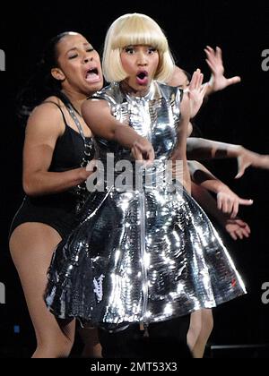 レディース 古着 10s Britney Spears × Nicki Minaj 「Femme Fatale Tour」 豪華 ツアー ミュージック タイダイ Tシャツ M 古着 レディース 古着 10s Britney Spears × Nicki Minaj 「Femme