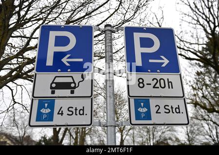 Garching, Deutschland. 30th Jan, 2023. Sign parking lot with