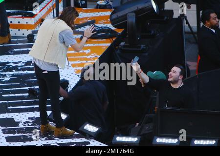 One Direction runs through a sound check for their Jimmy Kimmel performance. Hollywood Boulevard has been closed and fans have been lined up since last night to watch the performance. Los Angeles, CA. 19th November 2015. Stock Photo