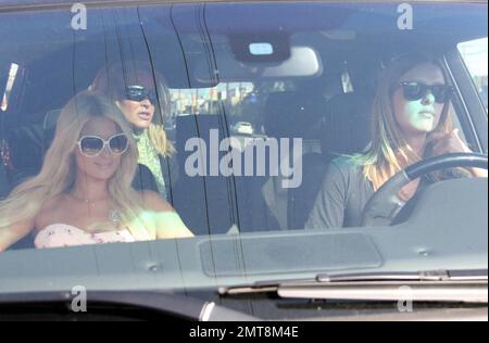 Paris and Nicky Hilton spend an afternoon out with their mom Kathy in West Hollywood. The two sisters dropped in at Toast for some lunch before getting in some shopping and heading off to continue their day together. West Hollywood, CA. 3/26/10.    . Stock Photo