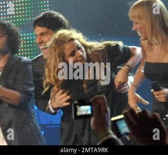 Pregnant Mexican pop star Paulina Rubio, 39, rocked it out live on