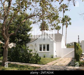 Exclusive!! Paz Vega's new LA area home has undergone renovations and