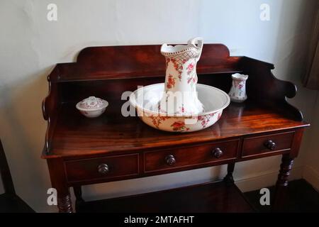 Antique pitcher and washbasin - John Gollop Stock Photo