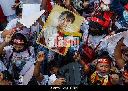 Bangkok, Thailand. 01st Feb, 2023. Demonstrators hold a portrait of pro-democracy icon Aung San Suu Ky and raise their three finger salute during a rally to mark the second anniversary of the coup in Myanmar outside the Myanmar embassy in Bangkok. Myanmar nationals living in Thailand hold a rally on the occasion of the second anniversary of the coup in Myanmar. Myanmar's military seized power on February 1, 2021, ousting the civilian government and arresting its de facto leader, Aung San Suu Kyi. Credit: SOPA Images Limited/Ģ����ý Live News Stock Photo