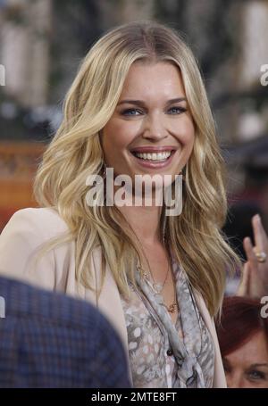 Jerry O'Connell and Rebecca Romijn and Dolly Rebecca-Rose O'Connell and