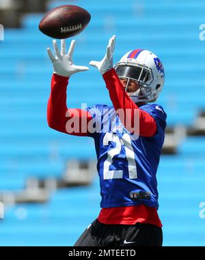 Buffalo Bills safety Jordan Poyer (21) plays during an NFL football game  against the Los Angeles Rams Sept. 8, 2022, in Inglewood, Calif. (AP  Photo/Denis Poroy Stock Photo - Alamy