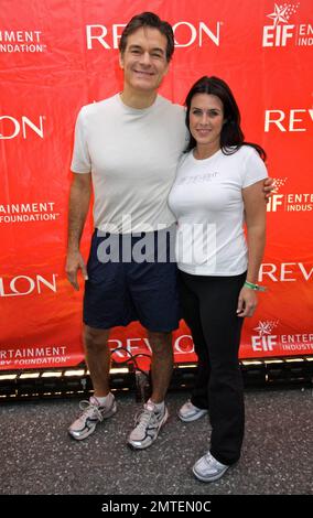 Dr. Oz (Mehmet Oz) and wife Lisa at the 13th Annual Entertainment Industry Foundation Revlon Run/Walk For Women at Times Square.  The annual event raises funds for beneficiaries who conduct research for types of cancer that effect women. New York, NY. 05/01/10. Stock Photo