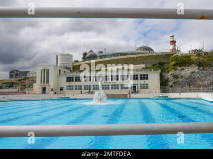 Tinside Lido, Plymouth Hoe, Devon. Copyrighted photo by Paul Slater Images Ltd  - Tel 07512838472. Stock Photo