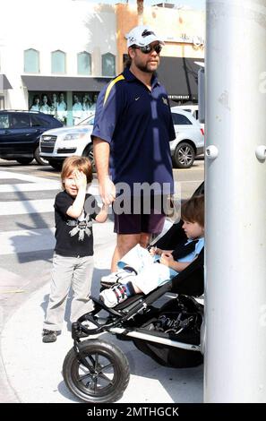 Russell Crowe shops in Beverly Hills this afternoon with wife Danielle Spencer and kids Charlie and Tennyson. They shopped at Roots, where they stocked up on shoes for the family. Los Angeles, CA. 4/15/08. Stock Photo