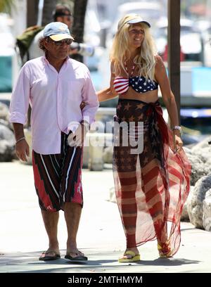 EXCLUSIVE!! Ruta Maria Teresa wears a patriotic stars and stripes bikini and wrap as she strolls and takes a bike ride with husband Roberto Zappulla at the South Beach Marina. Miami Beach, FL. 5th May 2014. Stock Photo