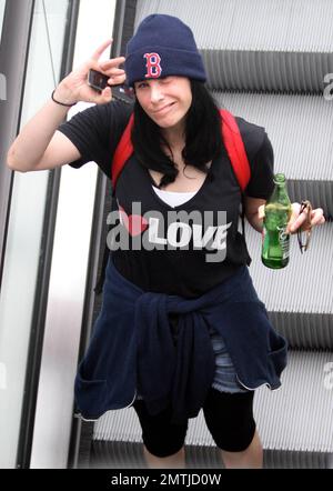 EXCLUSIVE!! Comedian Sarah Silverman wears an 'I Heart Love' t shirt as she leaves a local gym. Silverman carried along her iPhone and a bottled beverage as she headed down an escalator. West Hollywood, CA. 4/20/11. Stock Photo