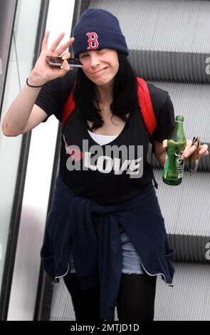 EXCLUSIVE!! Comedian Sarah Silverman wears an 'I Heart Love' t shirt as she leaves a local gym. Silverman carried along her iPhone and a bottled beverage as she headed down an escalator. West Hollywood, CA. 4/20/11. Stock Photo