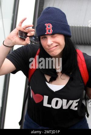 EXCLUSIVE!! Comedian Sarah Silverman wears an 'I Heart Love' t shirt as she leaves a local gym. Silverman carried along her iPhone and a bottled beverage as she headed down an escalator. West Hollywood, CA. 4/20/11. Stock Photo