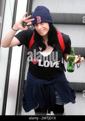 EXCLUSIVE!! Comedian Sarah Silverman wears an 'I Heart Love' t shirt as she leaves a local gym. Silverman carried along her iPhone and a bottled beverage as she headed down an escalator. West Hollywood, CA. 4/20/11. Stock Photo