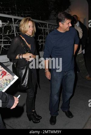 Sheryl Crowe looks a bit chilly as she stands waiting for her car outside the restaurant Madeos with a male friend. Los Angeles, CA. 10/6/09. Stock Photo