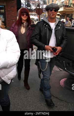 Guitarist Slash, wife Perla Ferrar and son London enjoy a day out in Park City during the Sundance Film Festival. Park City, UT. 1/18/09. Stock Photo