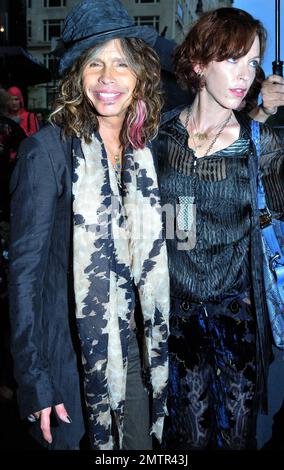 Apr. 16, 2002 - Los Angeles, CALIFORNIA, USA - STEVEN TYLER'S WIFE, SON TAJ,  DAUGHTERS CHELSEA AND MIA..MTV ICON.HONORS AEROSMITH AT.SONY STUDIOS,  CULVER Los Angeles, CA.APRIL 14, 2002. NINA PROMMER/ 2002 K24654NP.(Credit