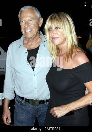 Suzanne Somers enjoys dinner in Malibu, Calif. 9/1/07. All Stock Photo