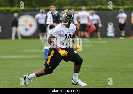 Pittsburgh Steelers second round draft pick Joey Porter Jr., (24) runs a  drill during the NFL football team's rookie minicamp in Pittsburgh,  Saturday, May 13, 2023. (AP Photo/Gene J. Puskar Stock Photo - Alamy