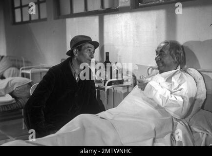 Monsieur La Souris Midnight in Paris Year: 1942 - France Director: Georges Lacombe Raymond Aimos, Raimu Stock Photo