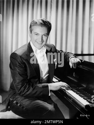 Robert Alda (as George Gershwin) Rhapsody in Blue Warner Bros Director: Irving Rapper USA, 1945 Stock Photo