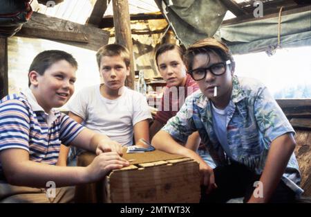 Stand By Me Year : 1986 USA Director : Rob Reiner Jerry O'Connell, River Phoenix, Wil Wheaton, Corey Feldman Stock Photo