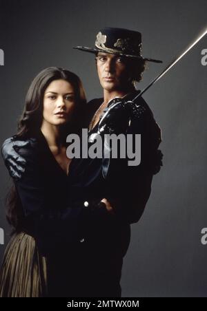 The Mask of Zorro Year: 1998  USA  Director: Martin Campbell Catherine Zeta-Jones, Antonio Banderas Stock Photo