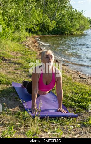 Yoga by the lake hi-res stock photography and images - Alamy