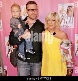 tori-spelling-dean-mcdermott-and-thier-son-liam-aaron-mcdermot-arrive