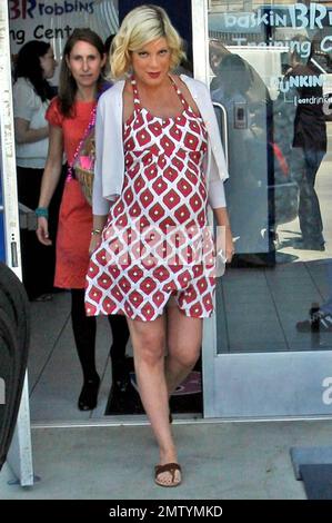 Exclusive!! Tori Spelling leaves the Baskin Robbins Training Center