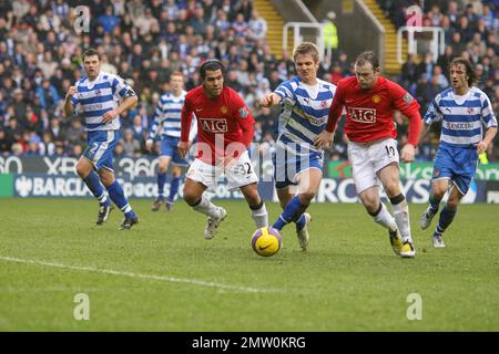 Manchester United Wayne Rooney and Carlos Tevez against reading at the Madejski stadium 19th January 2008.This image is bound by Dataco restrictions on how it can be used. EDITORIAL USE ONLY No use with unauthorised audio, video, data, fixture lists, club/league logos or “live” services. Online in-match use limited to 120 images, no video emulation. No use in betting, games or single club/league/player publications Stock Photo