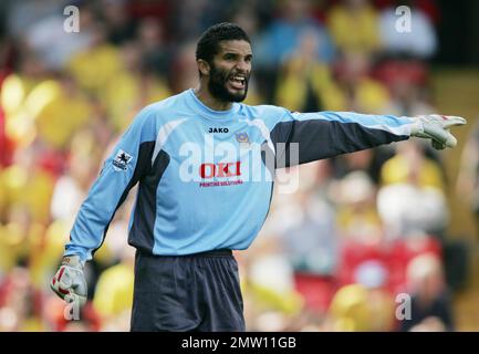 David James Goalkeeper playing for Portsmouth FC against Watford shouting and pointing in goal during game. 9th April 2007. Stock Photo