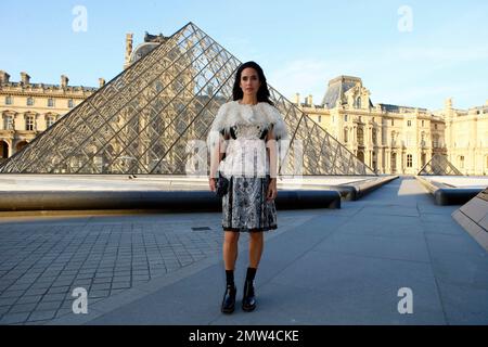 Louis Vuitton Jeff Koons launch at the Louvre with Jennifer