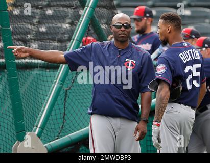 Current Minnesota Twins player Torii Hunter, left, and former