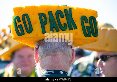 Fans tailgate before an NFL football game between the Green Bay Packers and  the Chicago Bears Sunday, Dec. 15, 2019, in Green Bay, Wis. (AP Photo/Matt  Ludtke Stock Photo - Alamy