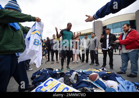 Chargers fans angered by announcement that team is leaving San Diego for  Los Angeles