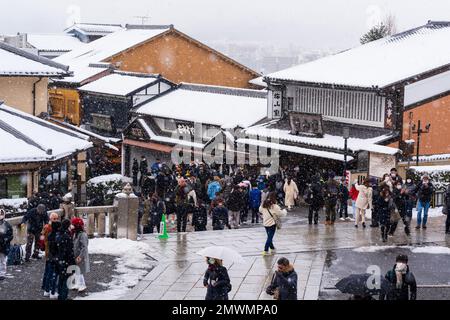冬景圖2 Snow in alley hi-res stock photography and images - Alamy