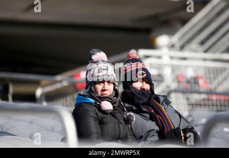 Photos: Chicago Bears Fans Brave Frigid Temperatures at Soldier Field – NBC  Chicago