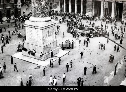 Italy Rome Piazza Colonna  after the clashes with the police following the attack on Togliatti in 1946 Stock Photo