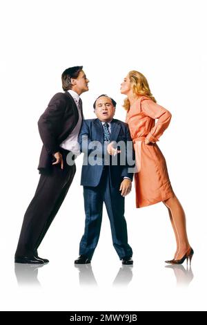 KATHLEEN TURNER, MICHAEL DOUGLAS and DANNY DEVITO in THE WAR OF THE ROSES (1989), directed by DANNY DEVITO. Credit: 20TH CENTURY FOX / Album Stock Photo