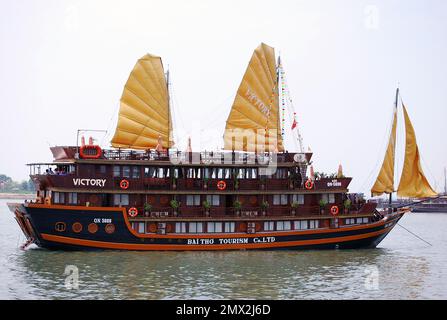 Cruising among beautiful limestone rocks in Ha Long bay, UNESCO world heritage site,  Vietnam - Chinese Junk, ancient chinese sailing ship Stock Photo